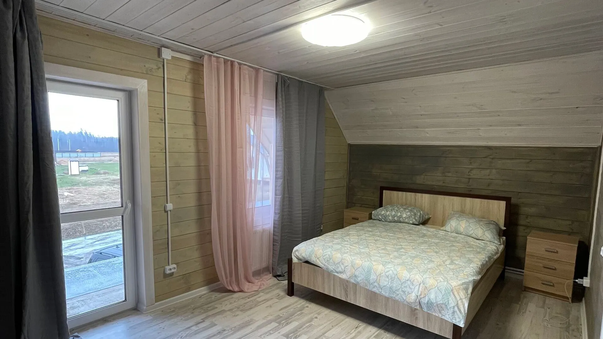 Мансардная спальня в каркасном доме под ключ в Можайском районе